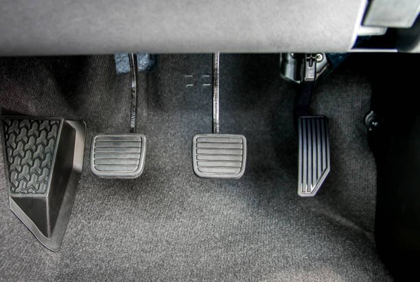 कार चलाना सीखें आसानी से car pedal